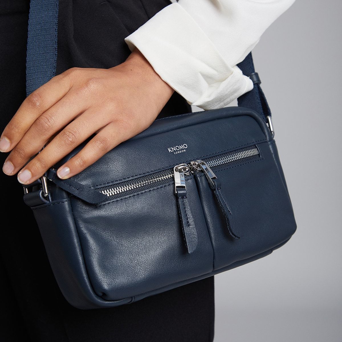 Knomo cross hotsell body bag